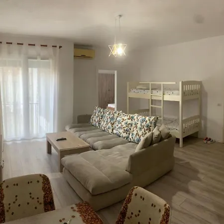 Apartment I 3 *